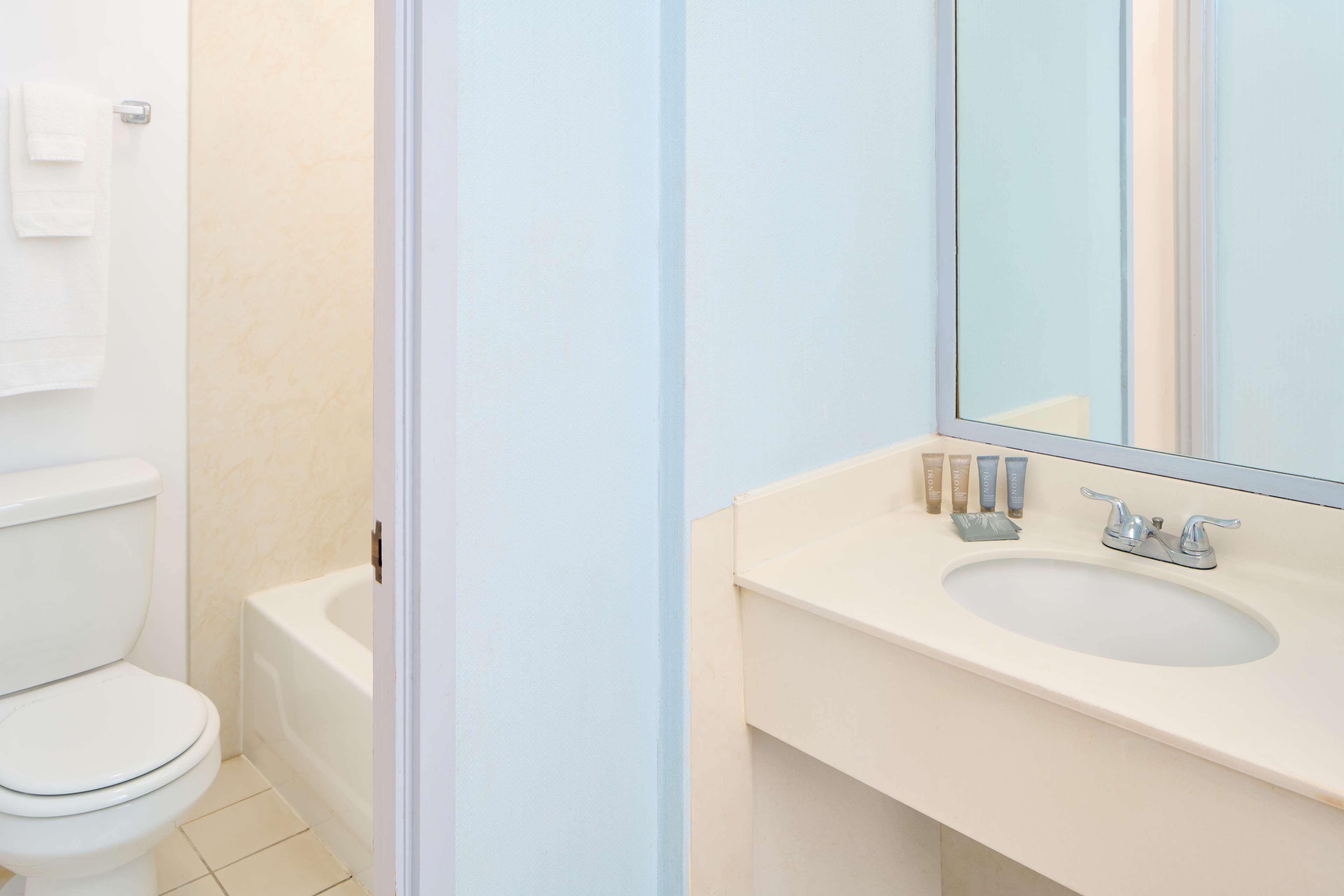 Ewa Hotel Waikiki Хонолулу Екстериор снимка