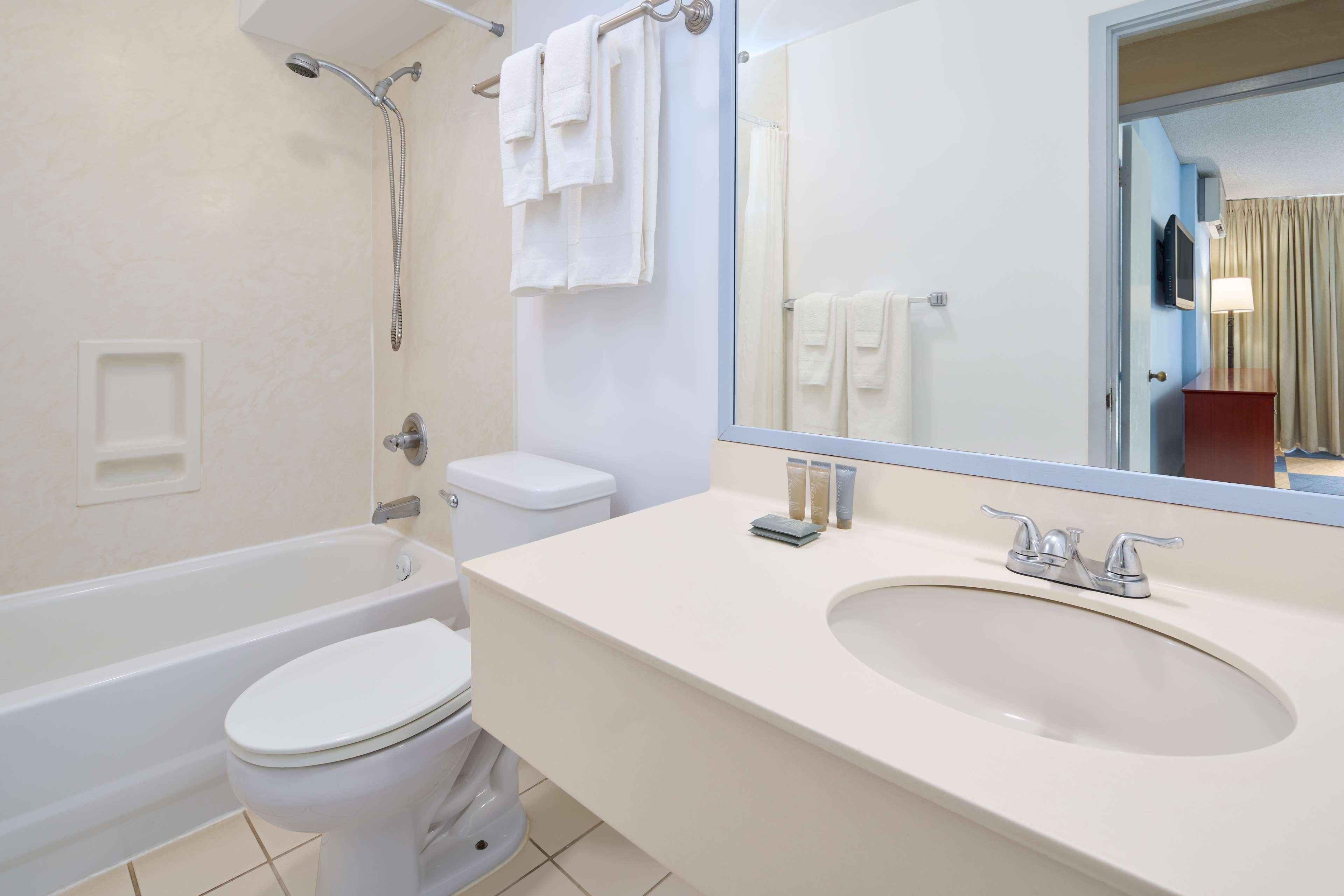 Ewa Hotel Waikiki Хонолулу Екстериор снимка