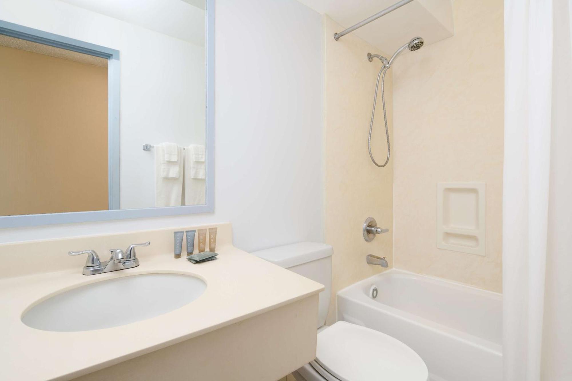 Ewa Hotel Waikiki Хонолулу Екстериор снимка
